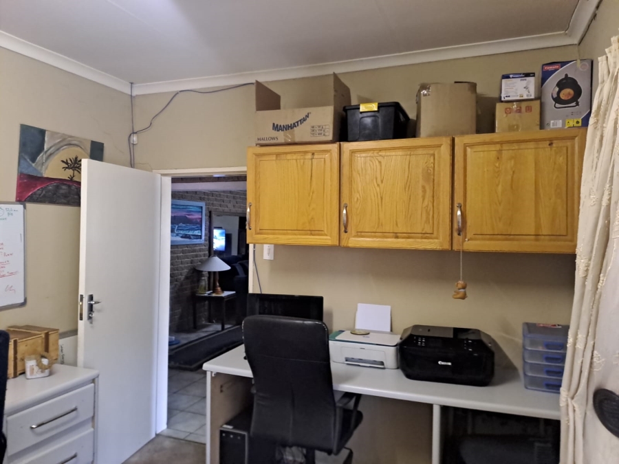 15 Bedroom Property for Sale in Oos Einde North West